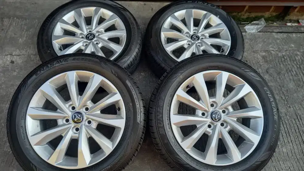 di jual velg zenix tipe V r17 + ban dunlop msh bintik ada garis 2025