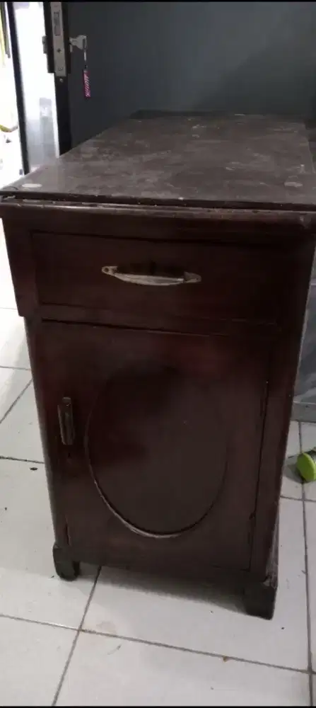 Meja Kayu Untuk penyimpanan barang