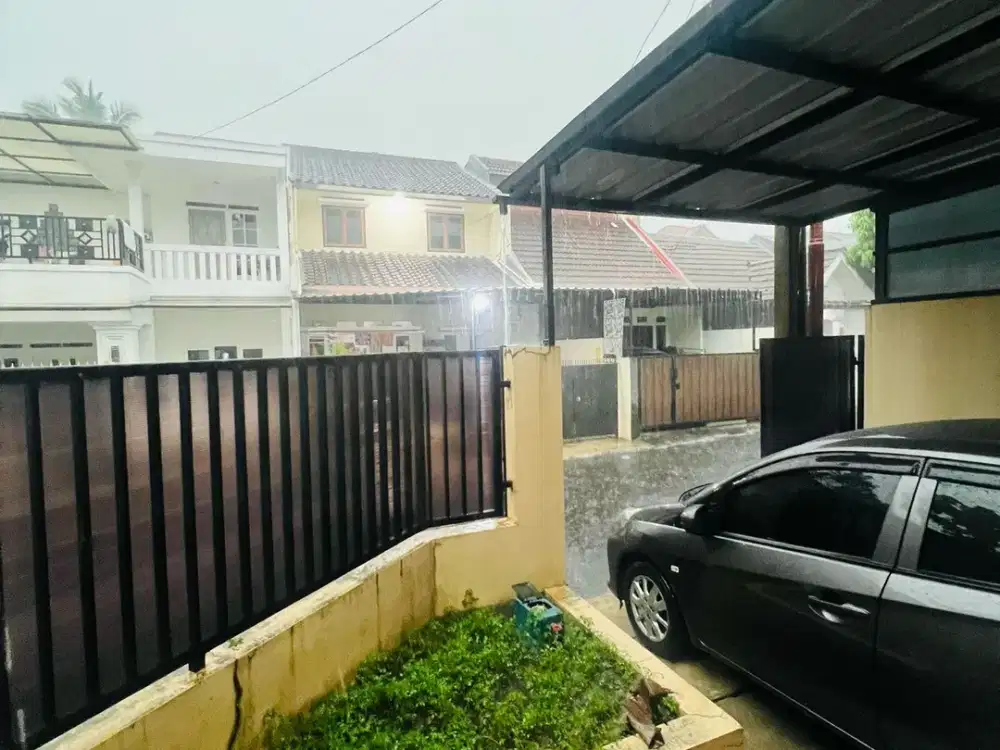 Jual rumah strategis di Taman Pajajaran.