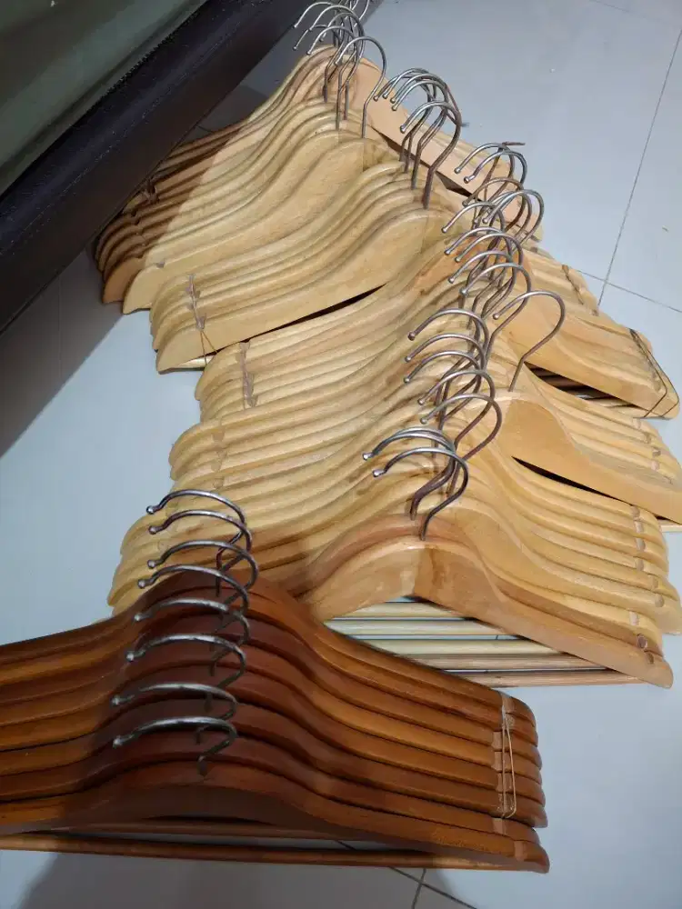 Hanger Kayu Eks Butik