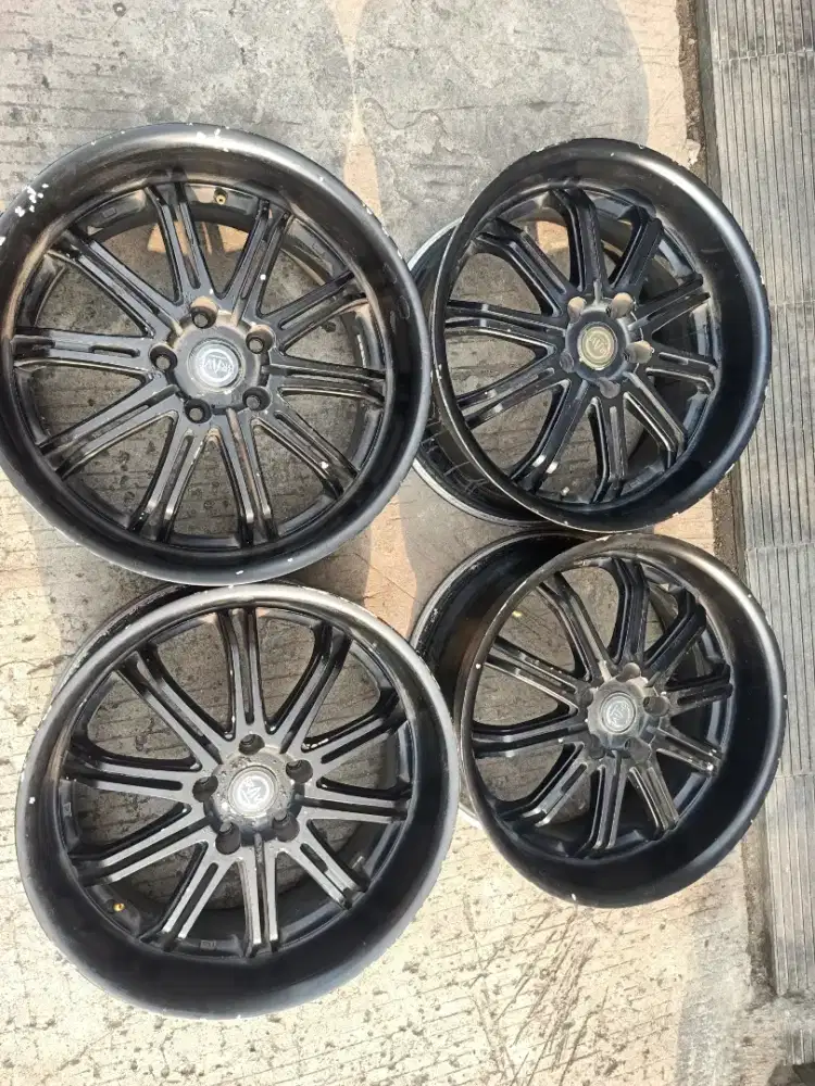 Jual peleg ring 18 lubang 5 bekas pakai di Innova kondisi utuh