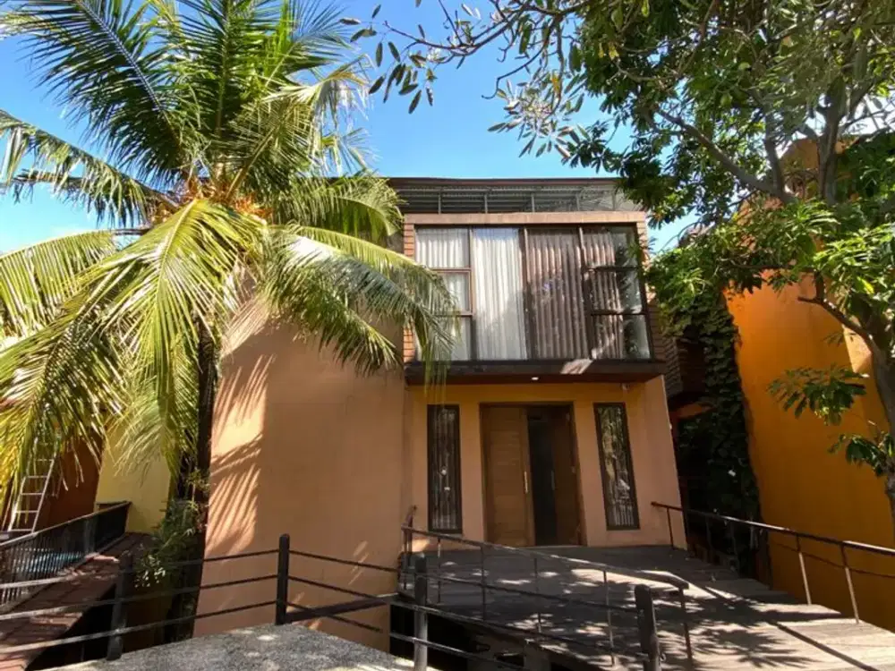 Rumah 3 lantai di Kemang selatan