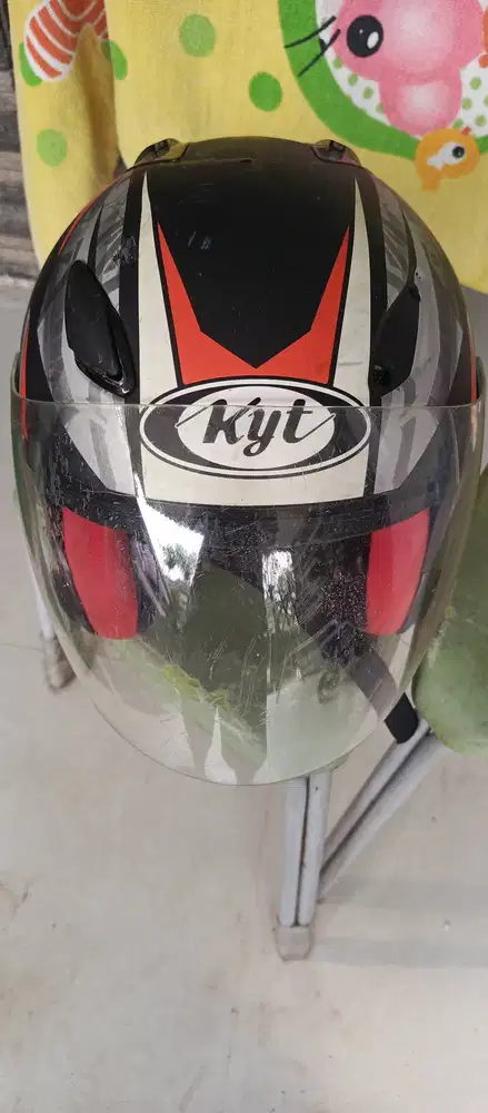 Dijual Helm KYT kondisi bagus