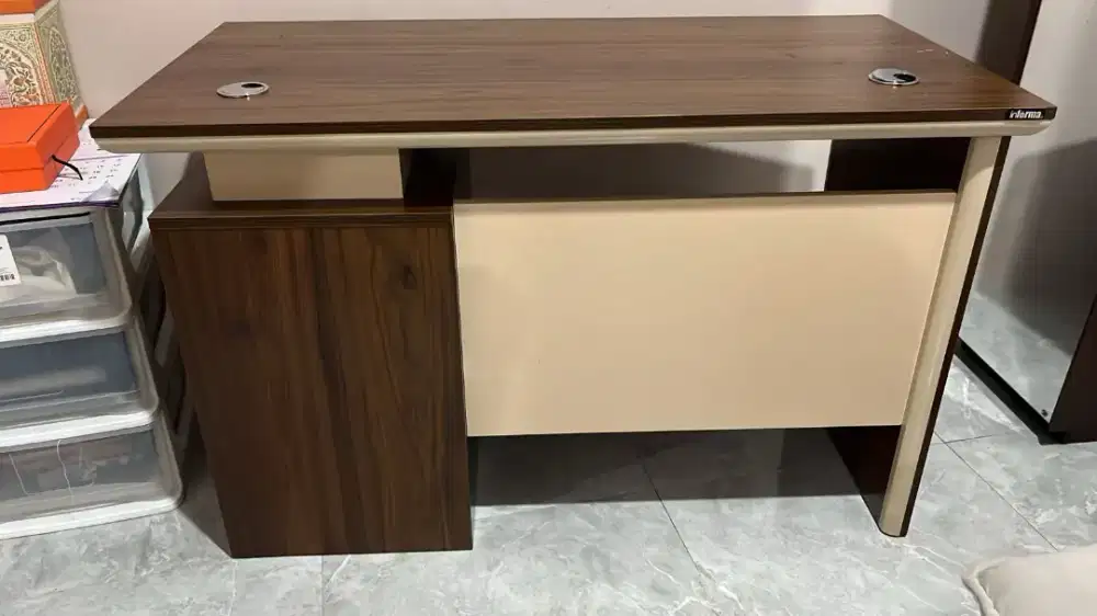 MEJA KANTOR BY INFORMA