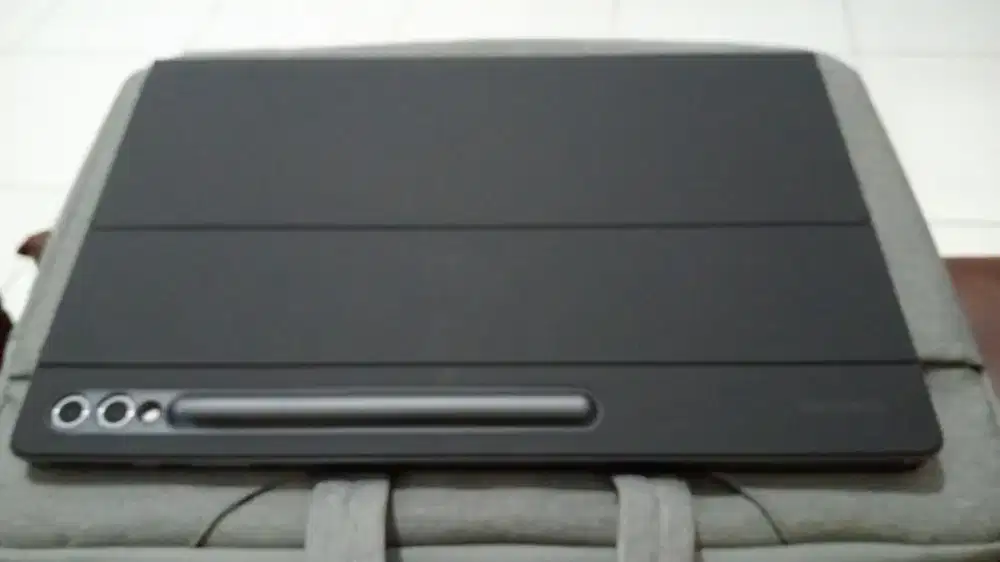 Samsung Galaxy Tab S10 Ultra 5 G + AI keyboard.