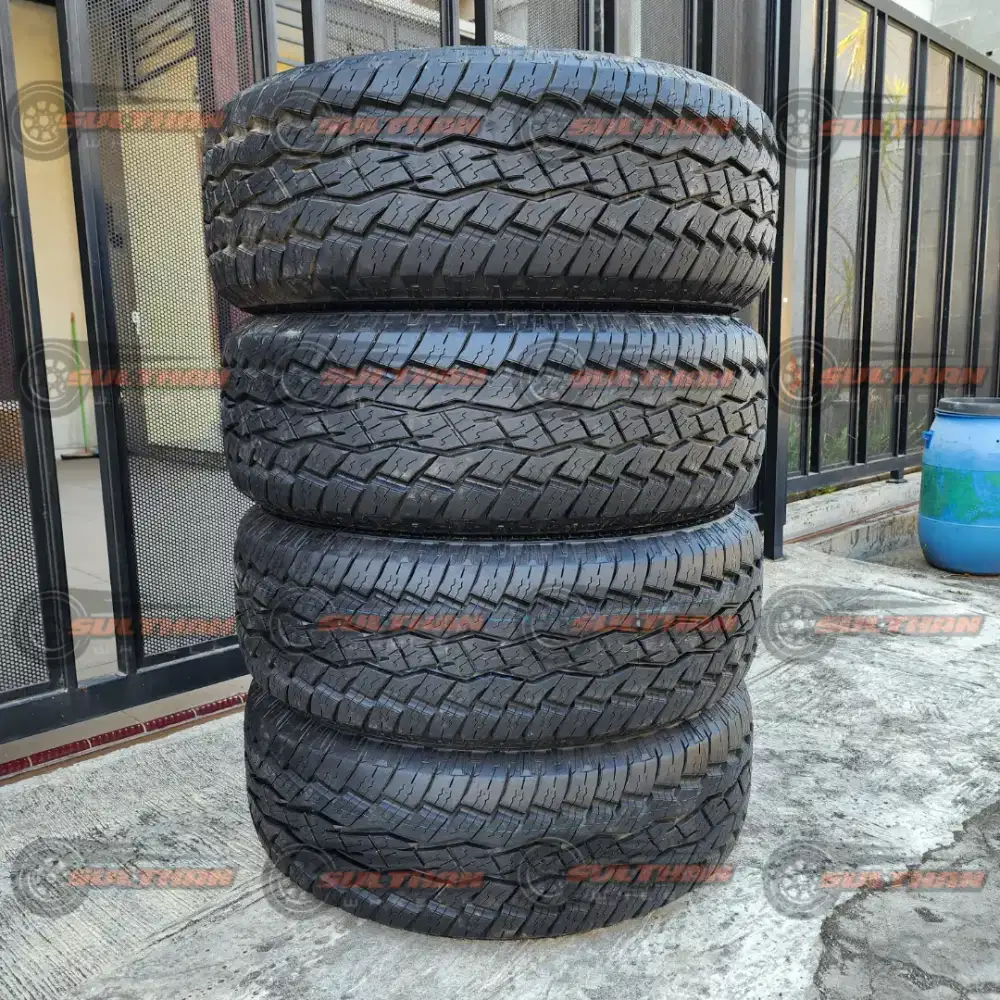 Ban Pajero Fortuner Toyo Open Country A/T Plus 265/65 R17 2024