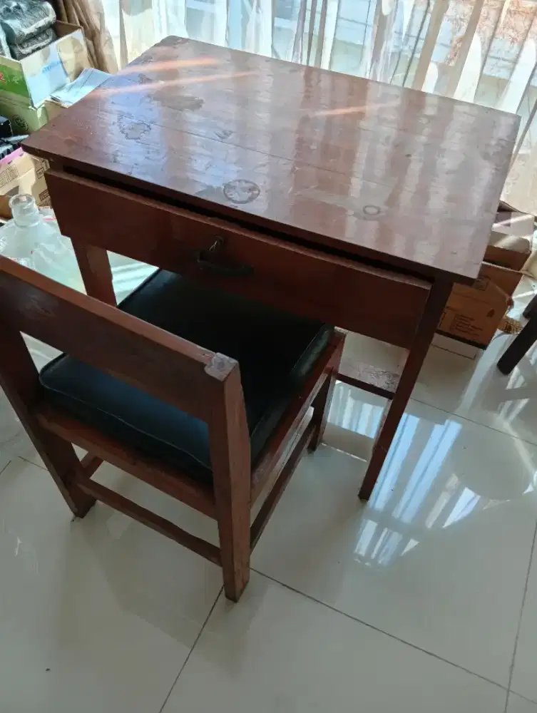 Meja kursi 75cm 75 cm 50 cm cocok furniture ruang kecil