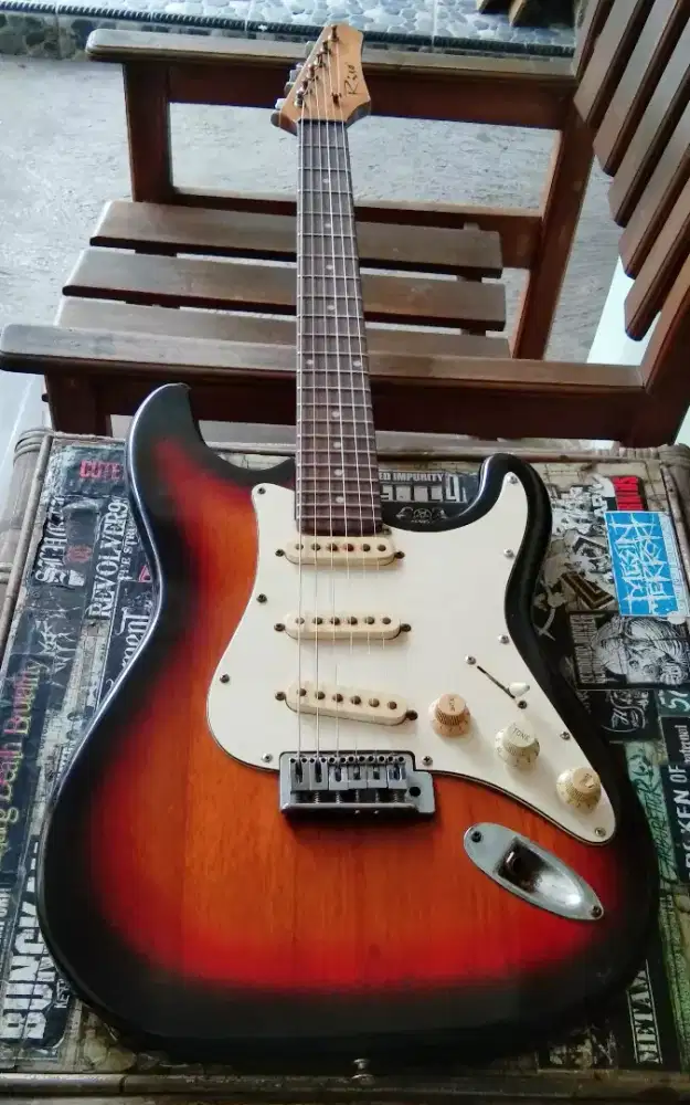 Gitar Stratocaster SSS