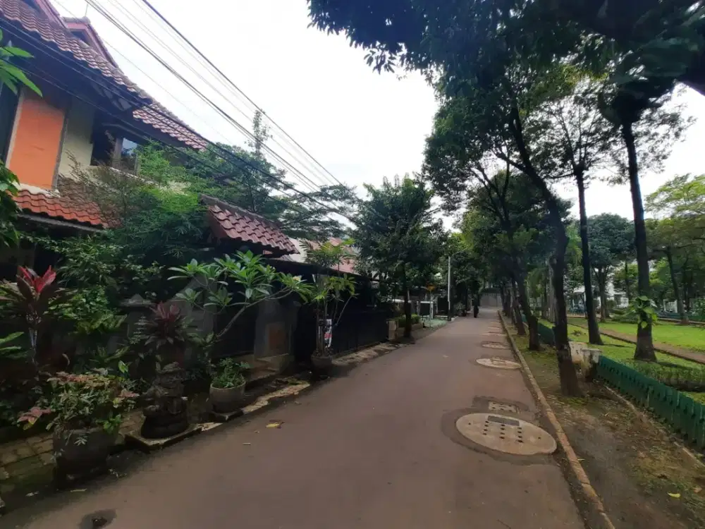 Dijual Rumah  lama 2 Lantai diKebayoran Baru