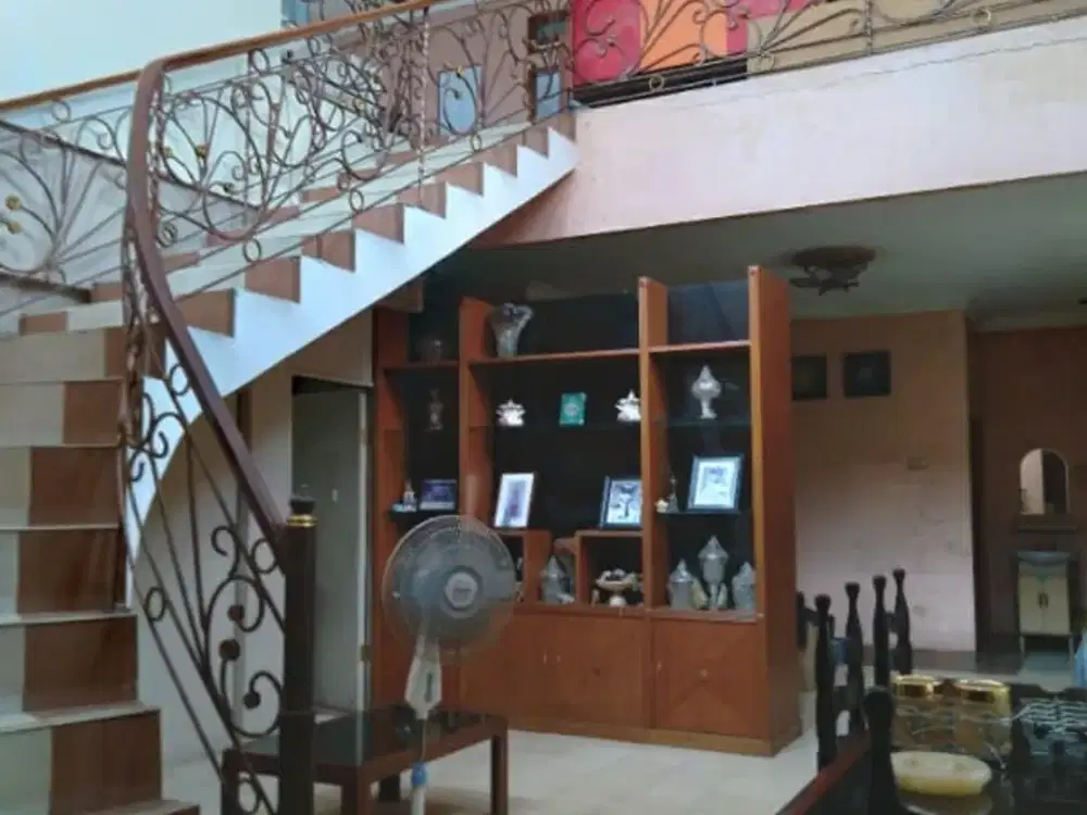 Dijual Rumah Murah dan Strategis di kawasan Tebet.