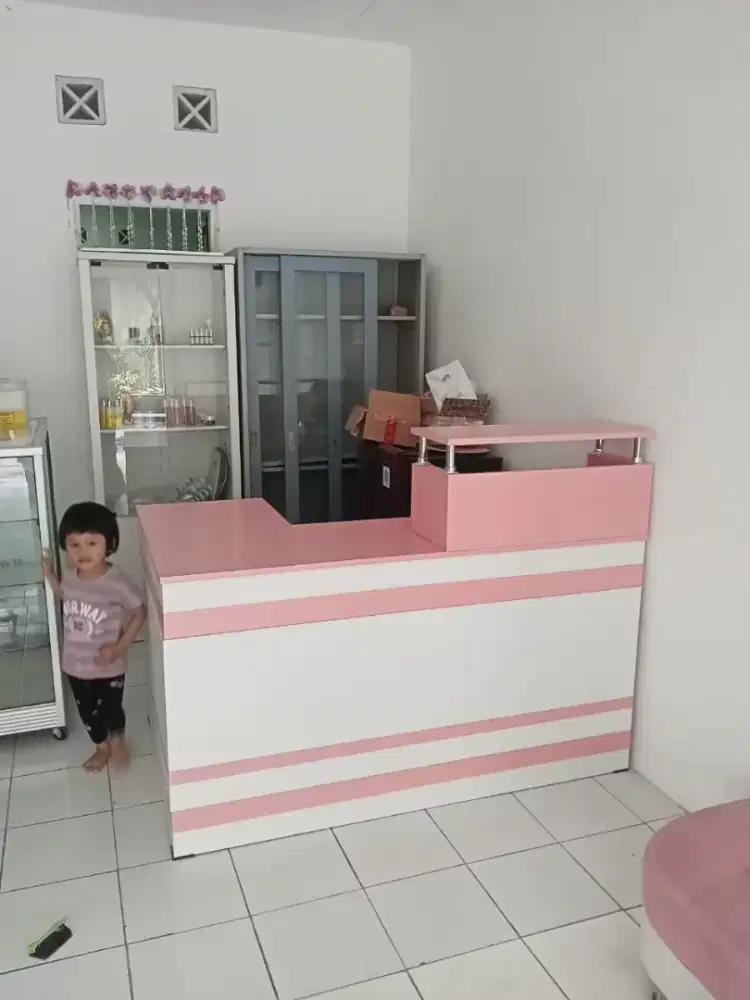 Meja klinik bentuk L meja kasir toko meja bidan meja resepsionis
