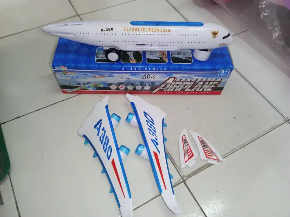 Mainan Anak Pesawat Batre