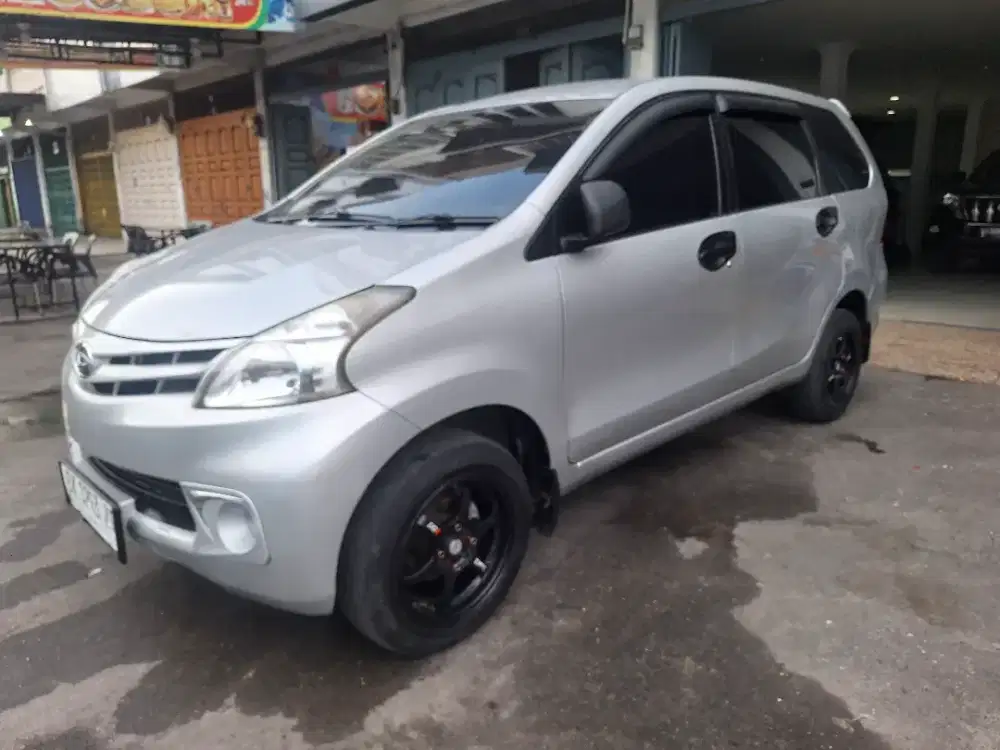 XENIA TIPE M  1.0 1000CC MANUAL MT 2013 SILVER