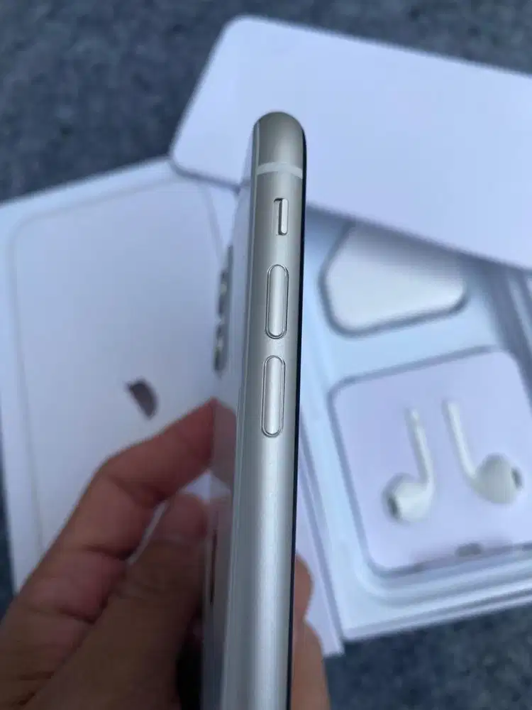 iPhone 11 64GB SECOND SIMSTICKER WIFI ONLY WHITE