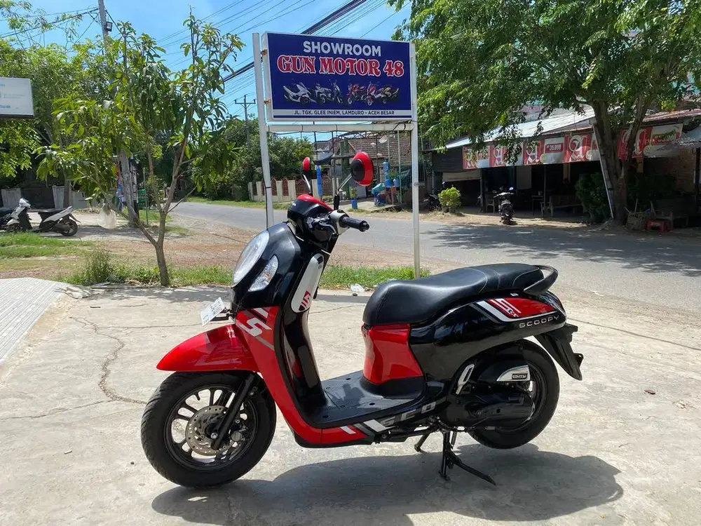 Di jual honda scoopy tahun 2023