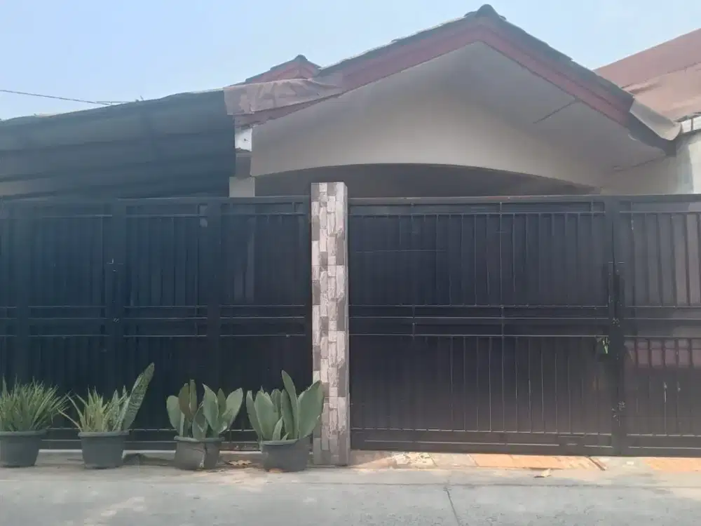 Rumah Strategis Hadap Selatan dekat  Tamini Square Dibantu KPR J-31866