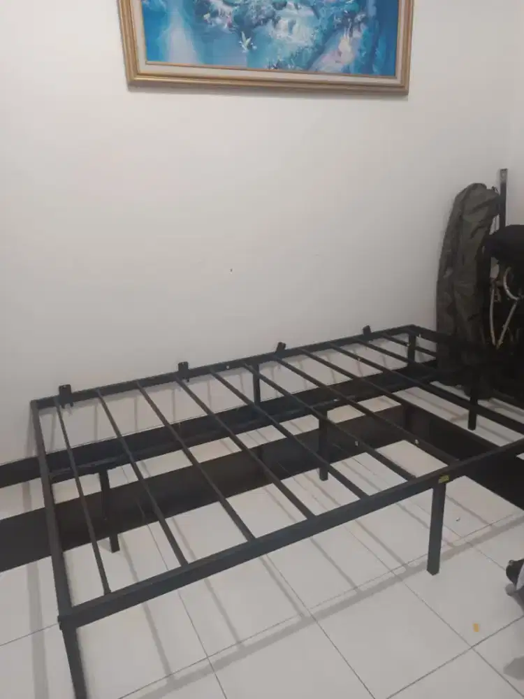 Dipan/Ranjang merk Informa