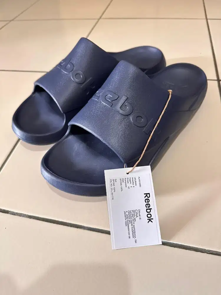 Sandal Reebok Original Navy Size 9