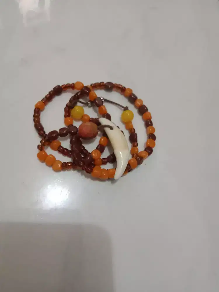 Kalung batu kuno dan gantul