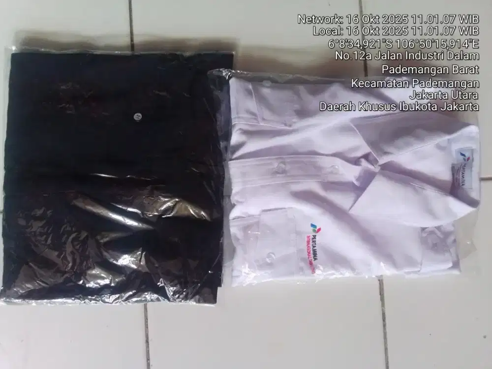 Kemeja dan celana Pertamina