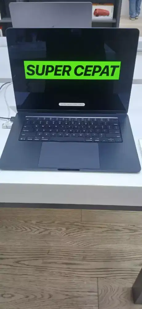 MACBOOK AIR(15 inch) 256 GB