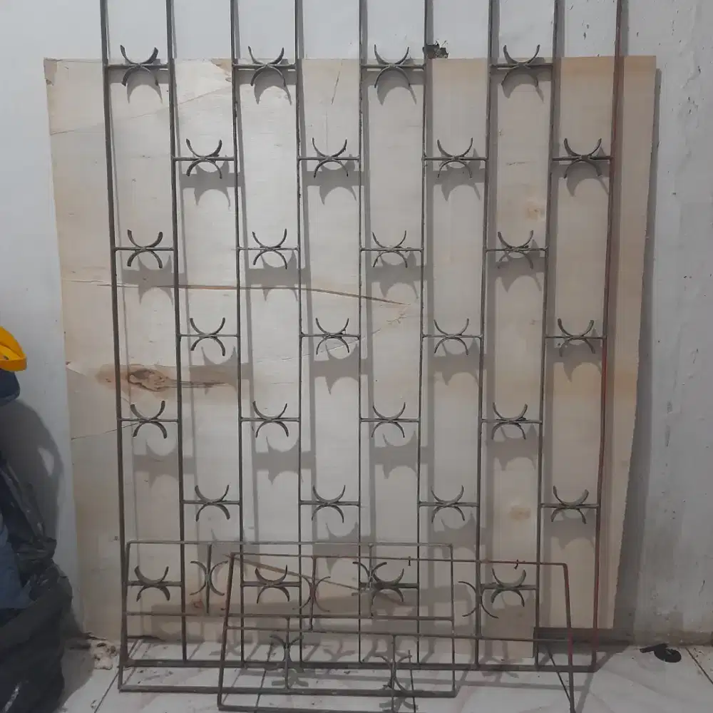 Dijual Teralis Besi Model Minimalis – Kondisi Rapi & Siap Pasang