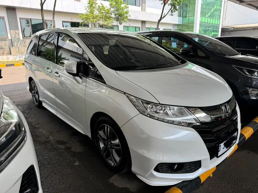 Mobil Honda Odyssey 2017