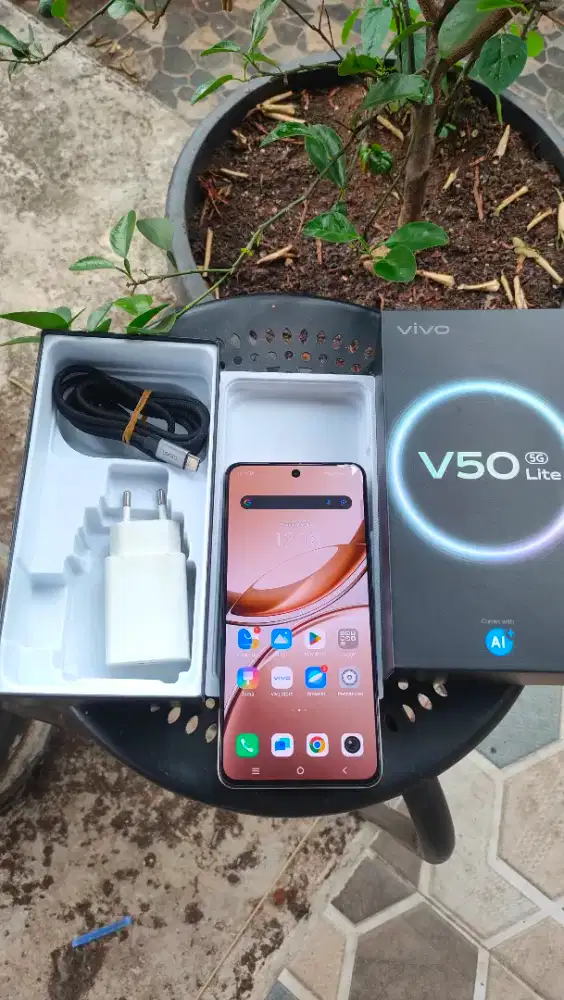 Dijual Murah bsa TT VIVO V50 LITE 5G 12/512GB Fullset likenew Garansi