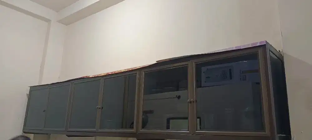 Lemari gantung aluminium