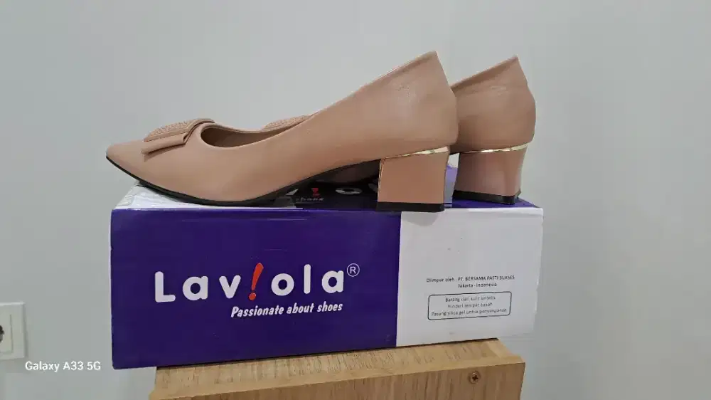 Dijual sepatu cantik untuk kerja atau jalan - jalan