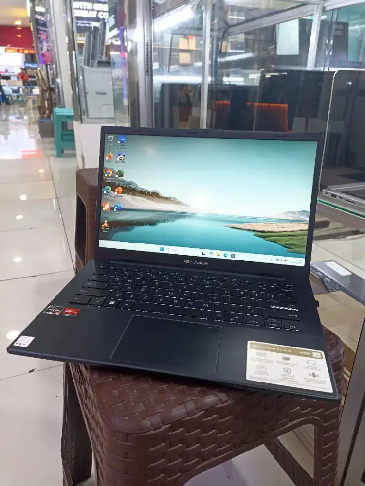 Asus Vivobook Go 14 E1404FA Ryzen 5-7520U 8/512 Radeon Second like New