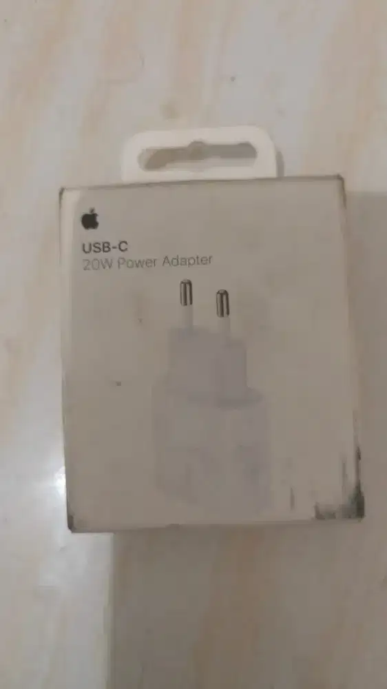 JBL GO 2, Oppo Enco Buds2, Apple 20W USB-C Power Adapter