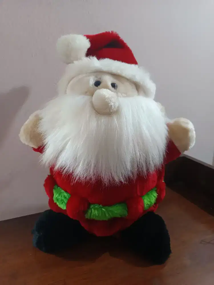 Boneka  Santa  yang halus dan lucu