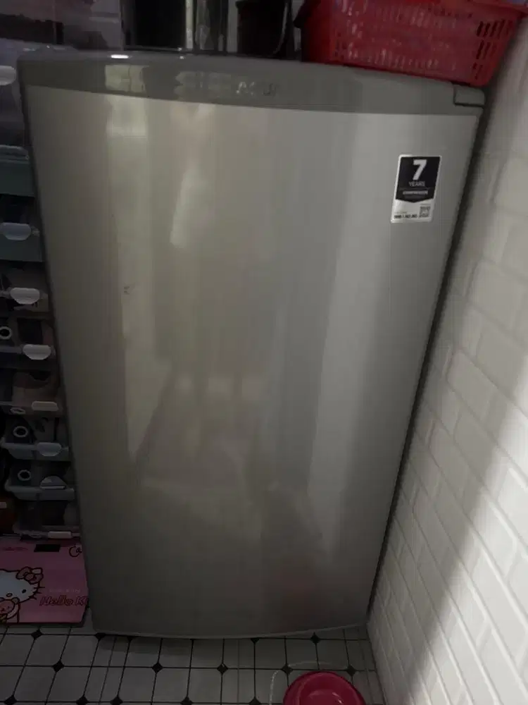 Freezer second like new merek AQUA