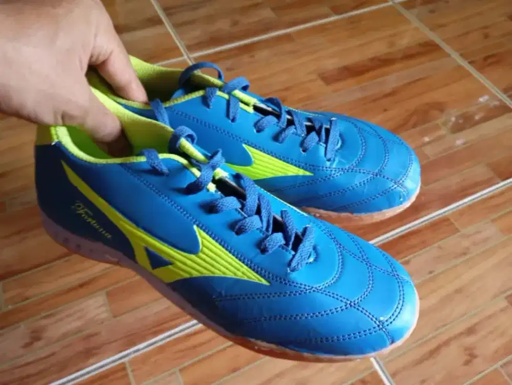 Sepatu mizuno size 39