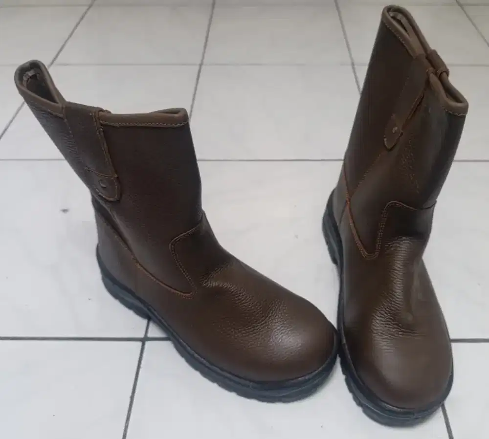 Sepatu safety original safety shoes boots pria Krusher size 42