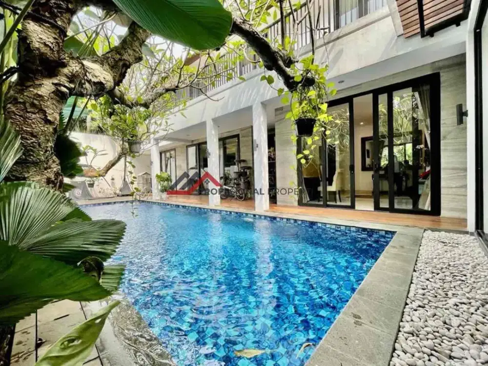 Rumah Modern Tropis Dalam Komplek Premium Di Kemang