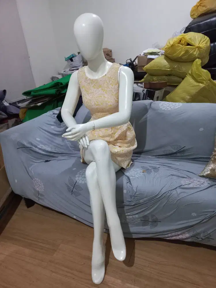 Manekin Duduk Bekas