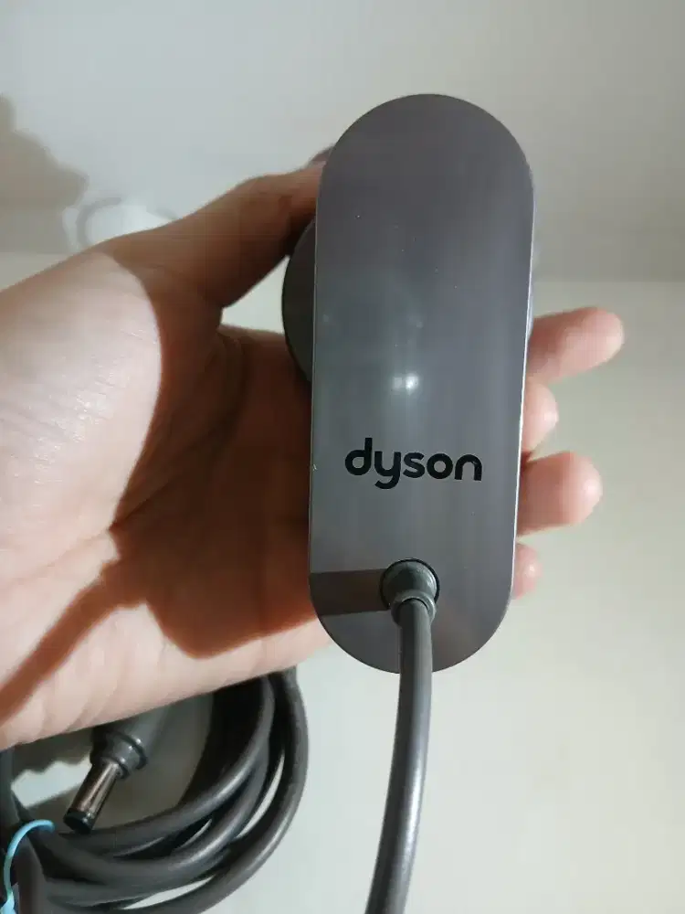 Battery Charger / Adaptor pengisi daya baterai