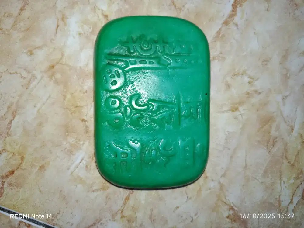 Batu giok hijau kuno