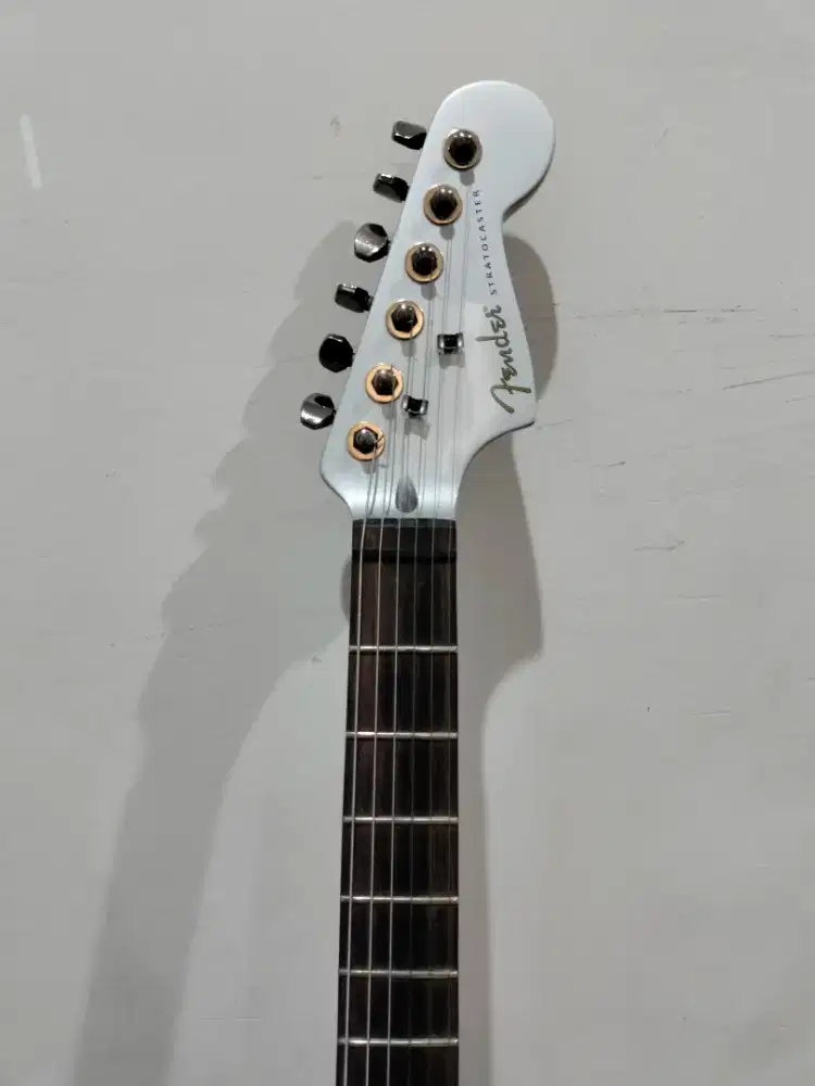 Gitar listrik fender stratocaster showmaster