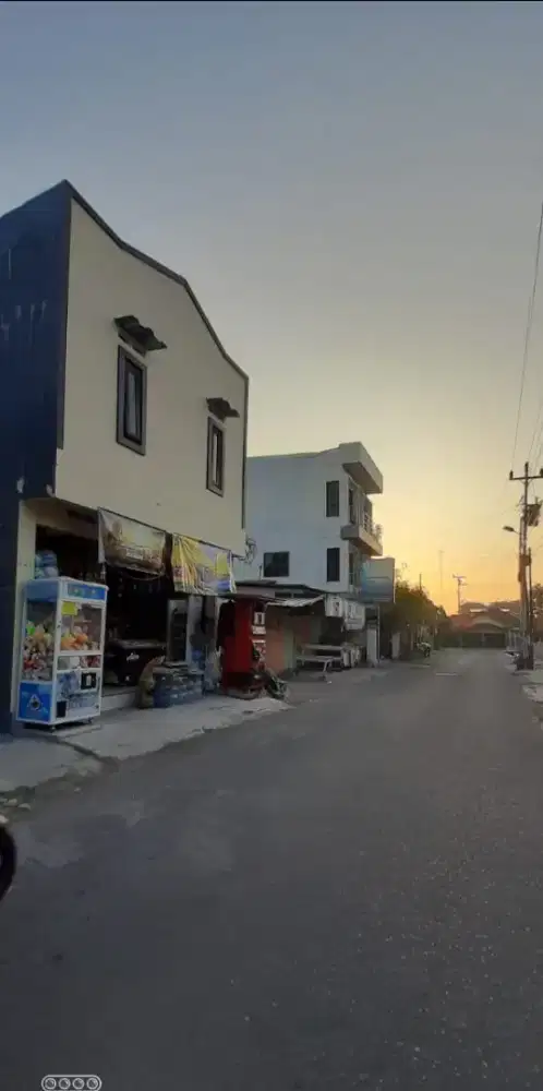 Ruko Strategis 2 lantai pinggir jalan aspal dekat XT Square