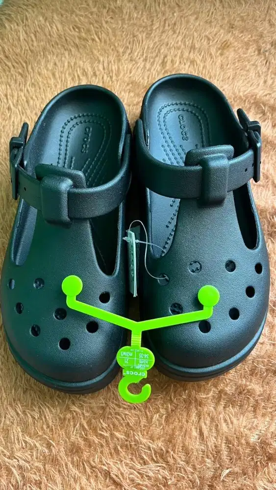 CROCS classic mary jane