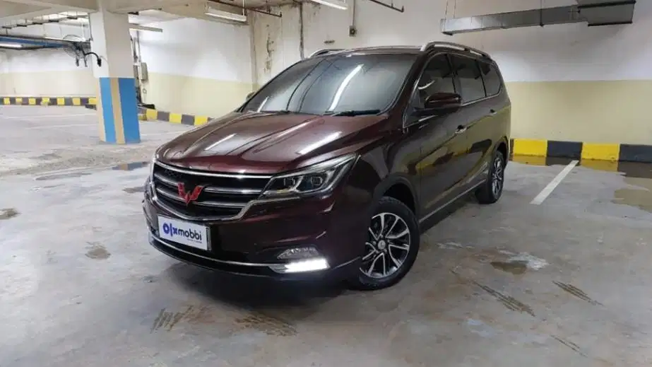 DP Rendah  7JT Wuling Cortez 1.8 L Luxury Plus Bensin-AT 2018 Merah