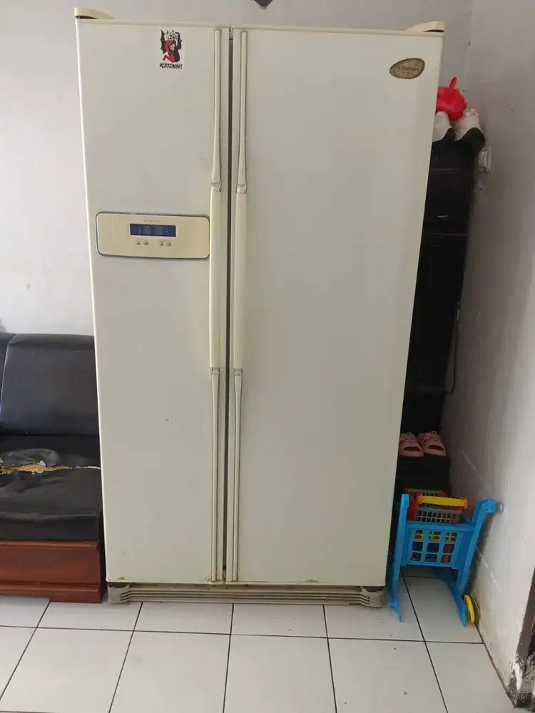 Kulkas side by side Electrolux