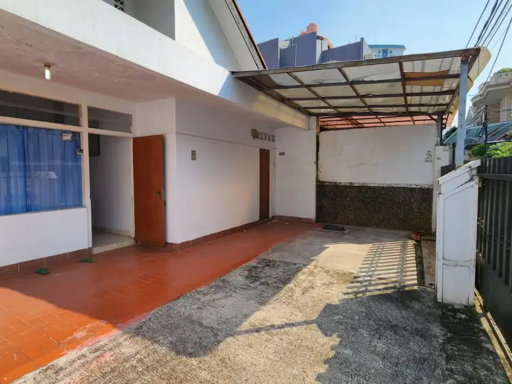 Dijual Rumah Lama di Benhil (Bendungan Hilir), Dekat Sudirman, Gatot Subroto. Cocok untuk dibangun Kost2an