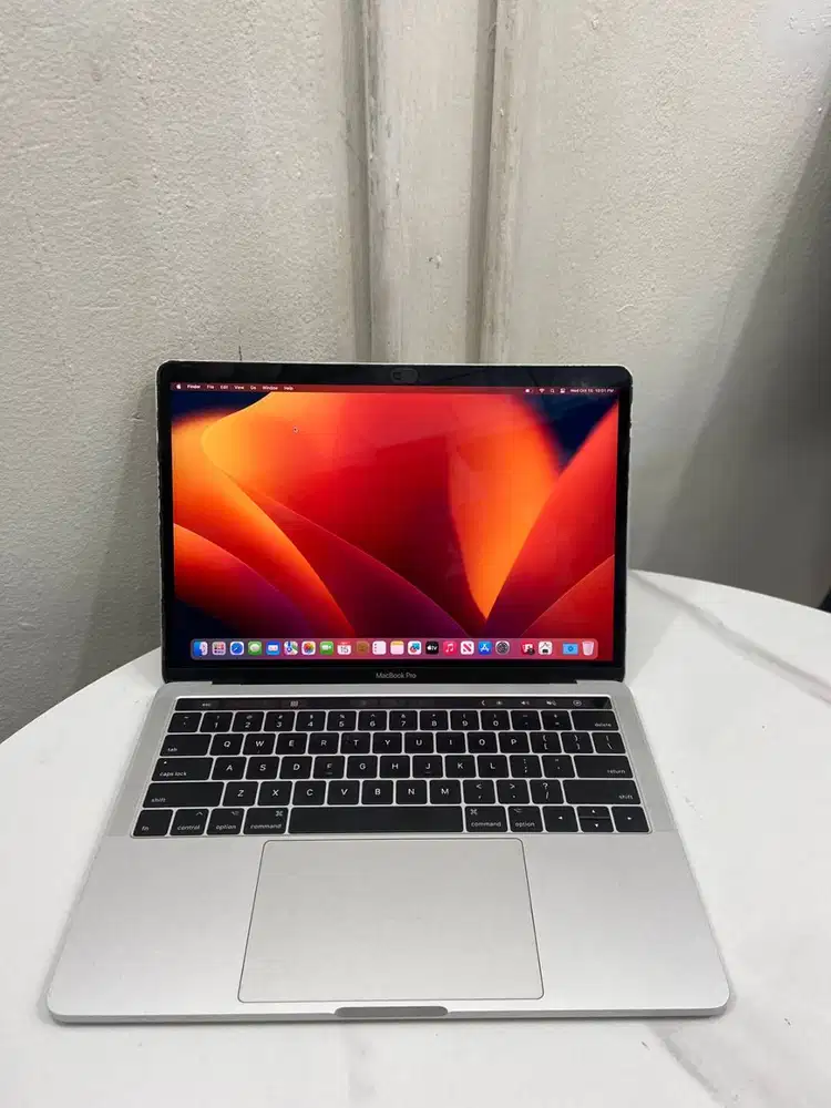Macbook pro 2017 touchbar core i5 ram 16gb ssd 500gb kuliah kerja EC