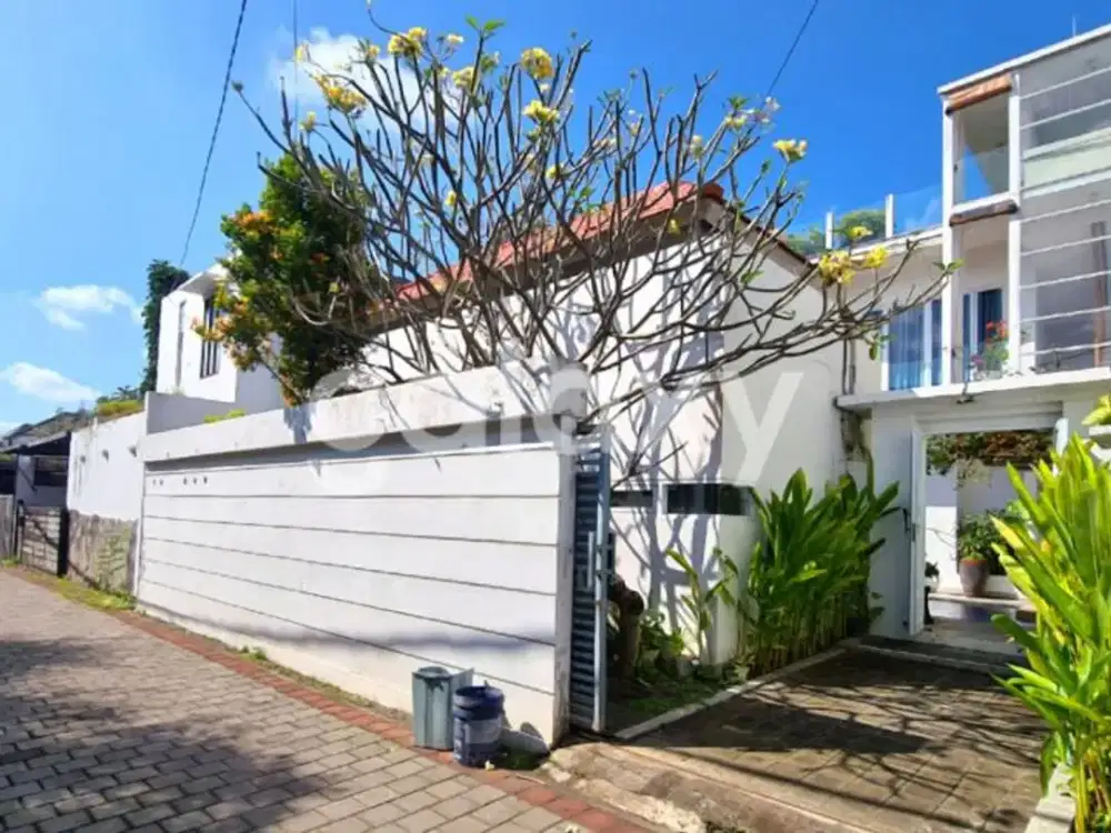 VILLA TROPICAL 2 LANTAI DI BUMBAK KEROBOKAN BADUNG, BALI