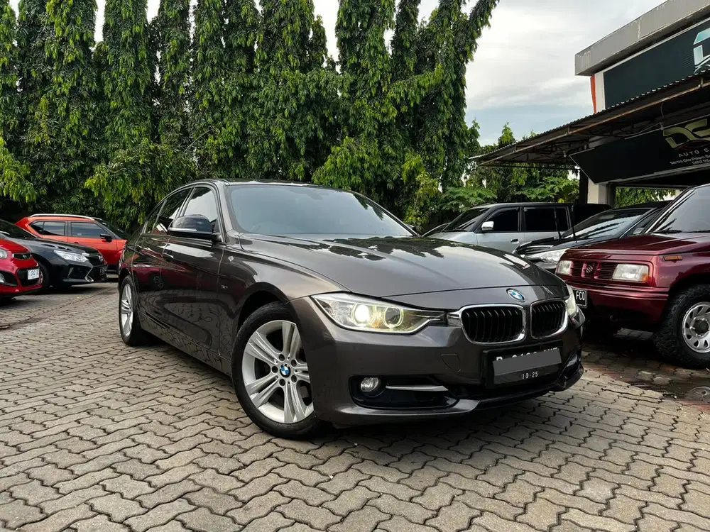 BMW 320i 2015 Bensin