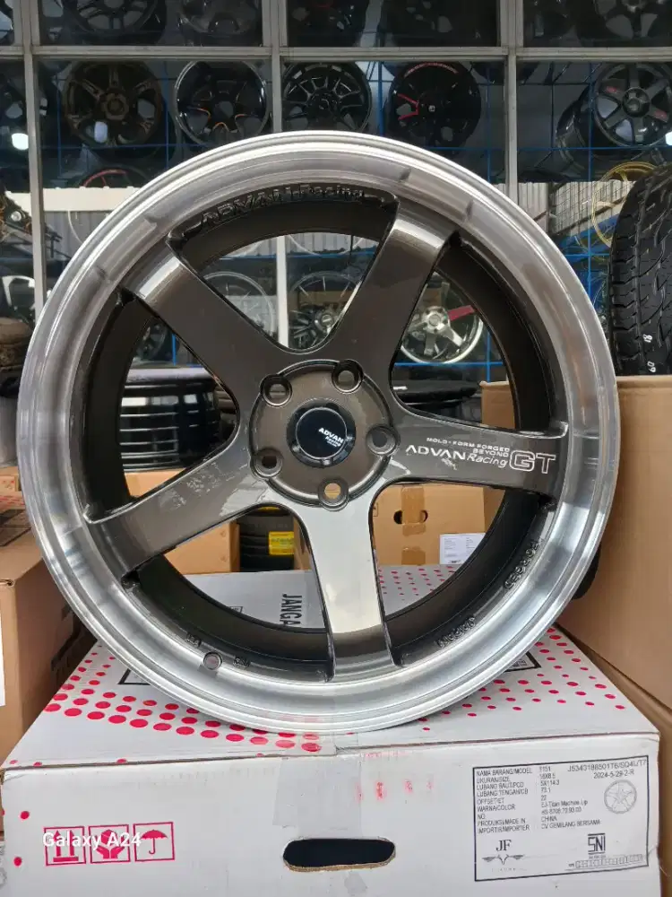 Advan GT racing ring 18 lebar 8,5 pcd 5x114,3 ET 22 ej titan. Reborn